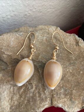 NEW Handmade Gold-Tone Cowrie Shell Drop Earrings